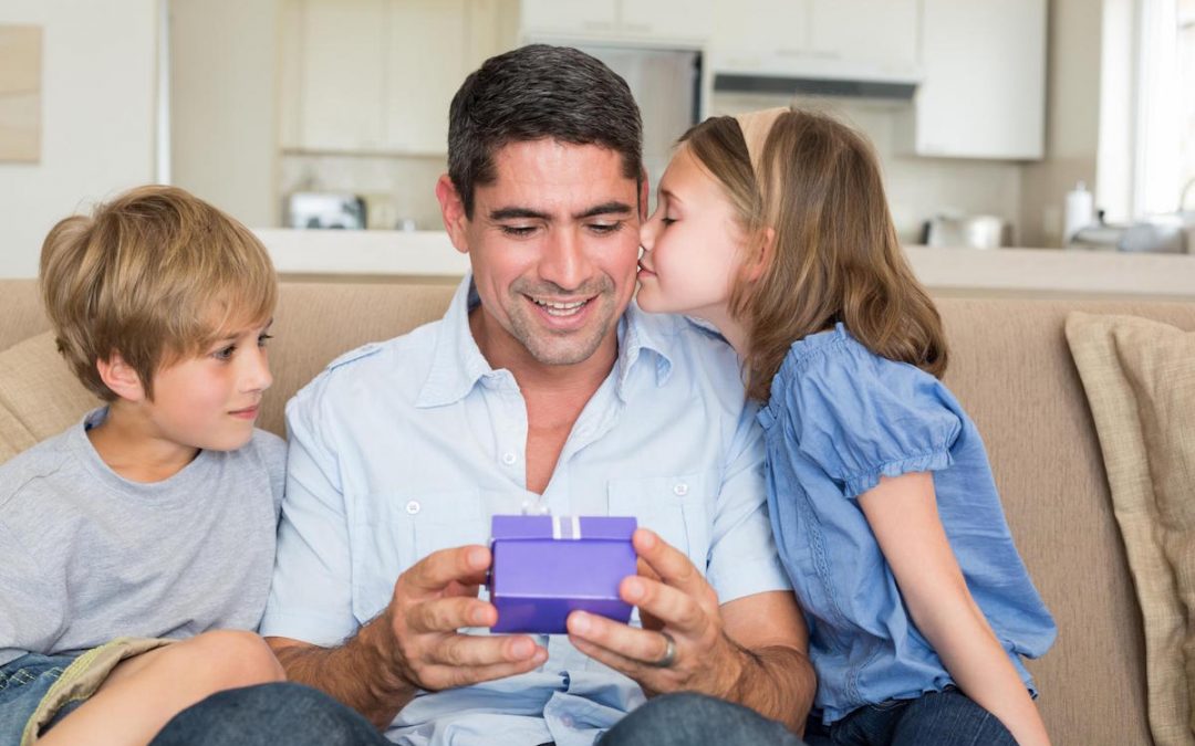 Useful Gift Ideas to Make Your Dad Smile on Father’s Day