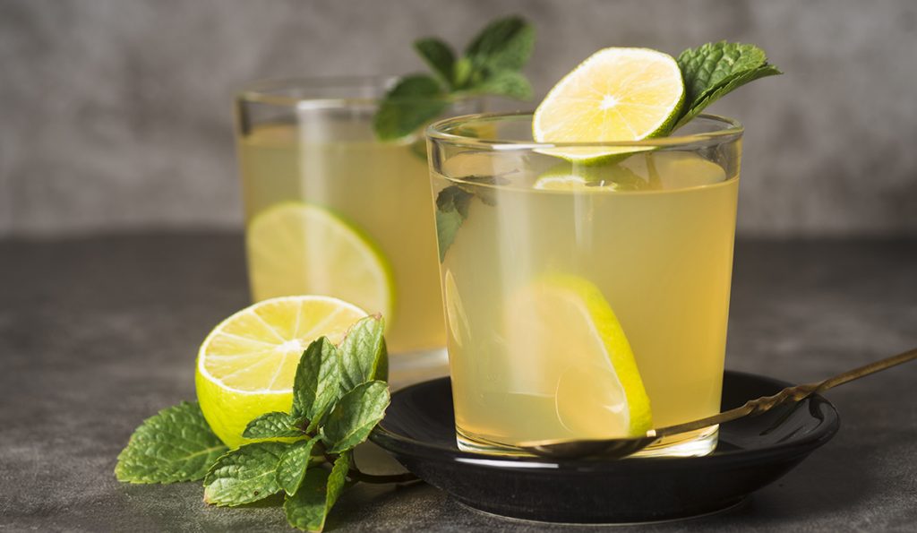 glasses-with-lemonade-table